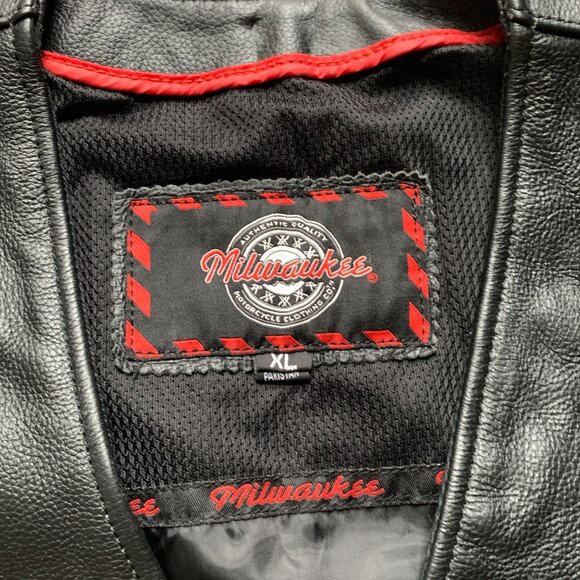 Milwaukee Women's Black Leather Motorcycle Vest XL Patches - Picture 2 of 7